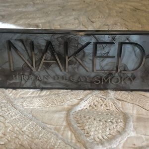 Urban Decay Naked Smoky Palette